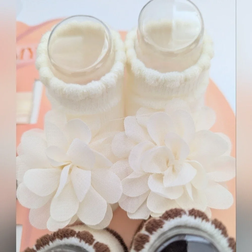 NWT 8 Piece Baby Gift Set (0-12months) 4 Socks/Booties & 4 Headwraps/Headbands